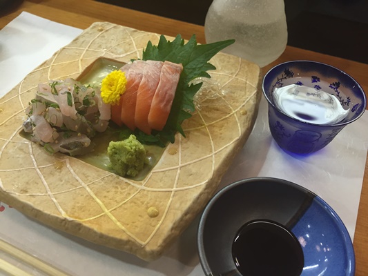 宮崎の新名物、シロチョウザメと西米良サーモンのお寿司