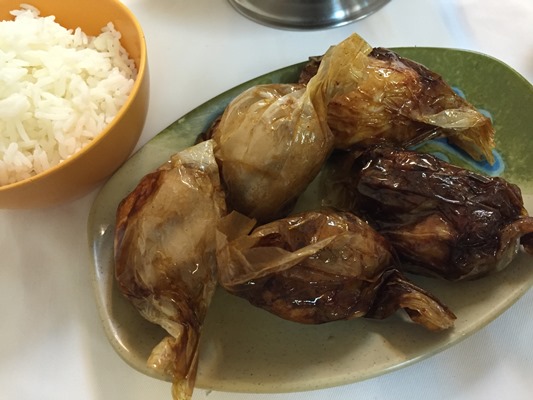 シンガポール名物のペーパーチキン