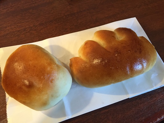 小田原の老舗のパン屋のあんパンとクリームパン