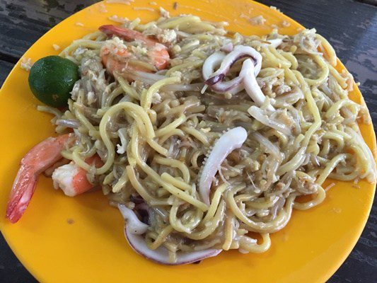 海老やイカの旨みを閉じ込めた激ウマ、フライドホッケンミー