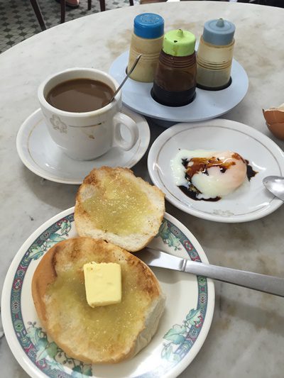 シンガポールの朝食の定番 カヤトースト