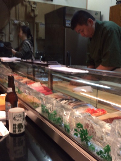 朝食は札幌市中央卸売市場の中の鮨屋で