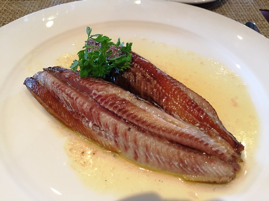 朝食はキッパーという鰊の燻製を