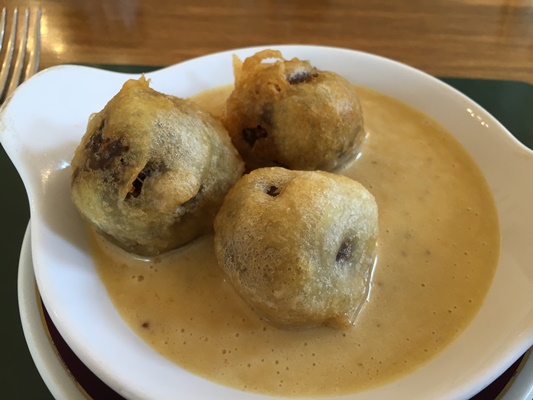 ランチはハギスボンボンとスキャンピタルタル