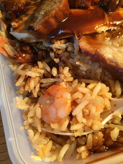 旅の最後の夕食は町のテイクアウェイのアジア料理