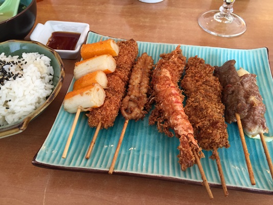 トゥケの和食屋さんで串カツと「シュクレサレ」