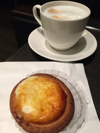 きのとやの極上牛乳ソフトクリームとチーズタルト
