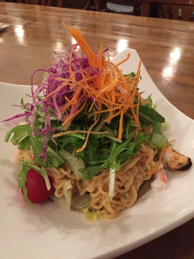 北海道の居酒屋の人気メニューのラーメンサラダを元祖のお店で