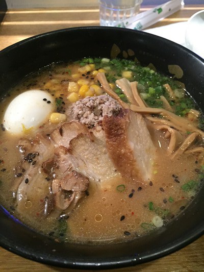 パリに到着、最初の夕食は味噌ラーメンと冷やし担々麺