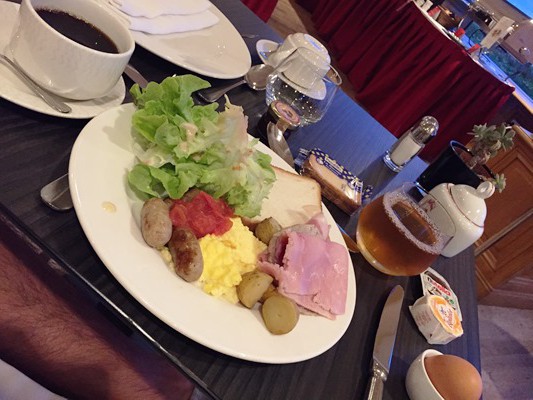 ノルマンディー地方を意識した朝食