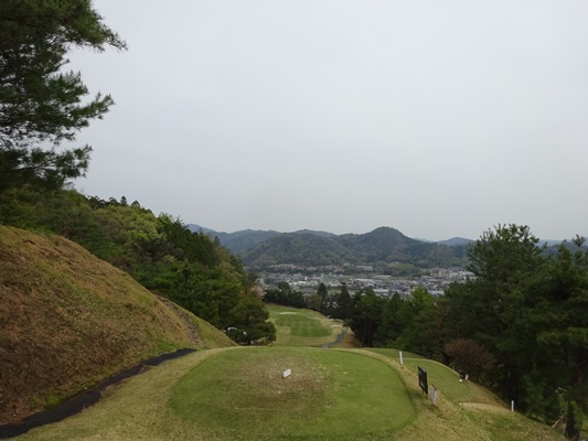 京都市を一望できる船山の高台に造られたコース
