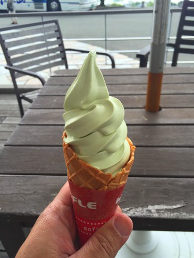 小豆島オリーブ公園でオリーブソフト