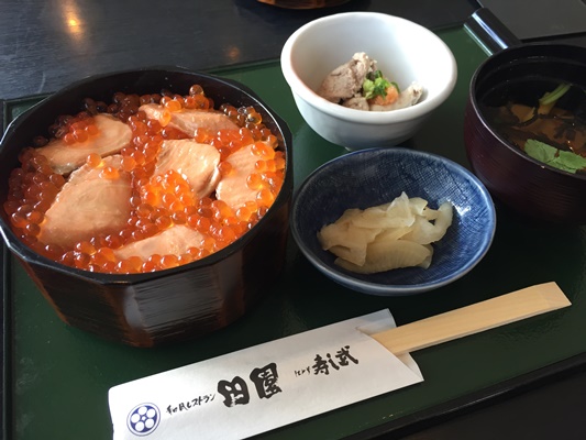 宮城県亘理郡亘理町の郷土料理の「はらこ飯」