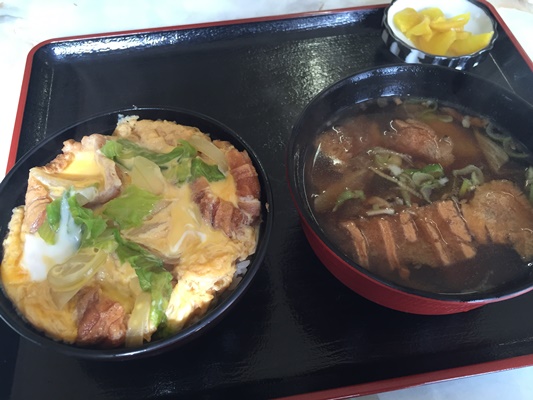 宮城県登米市登米町の名物「油麩丼」と郷土料理「はっと」