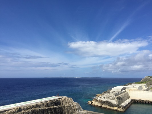 南大東漁港から見る北大東島