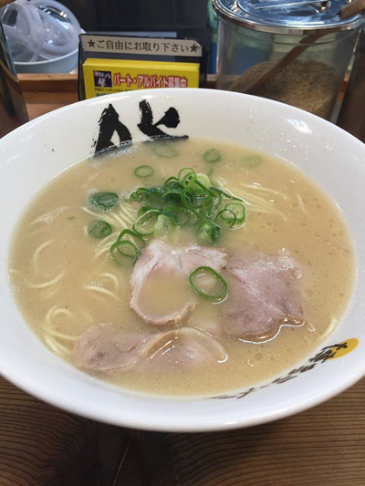 280円で食べられる豚骨ラーメン