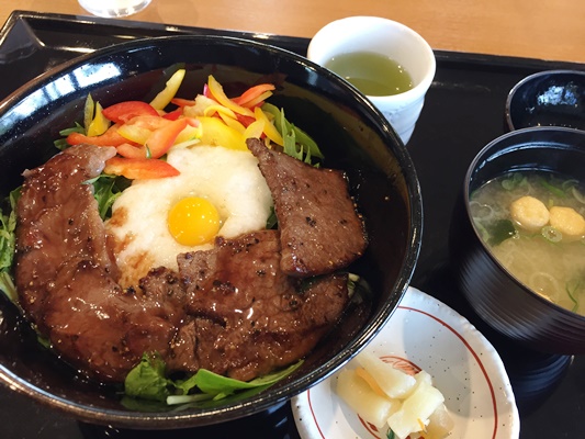 氷見牛のミニステーキとろろ丼