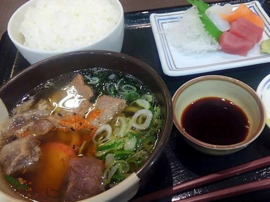 松阪牛すじうどん