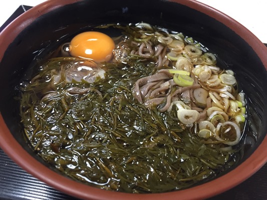 佐渡名物ながもをつかったながも月見そば