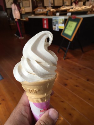 小豆島佃煮の父の技を受け継いだもろみソフトクリーム