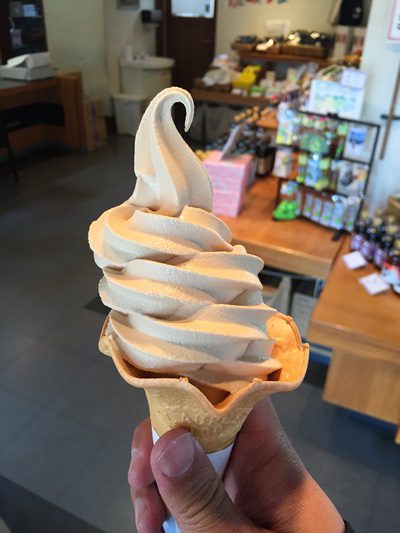 マルキンの醤油ソフトクリーム