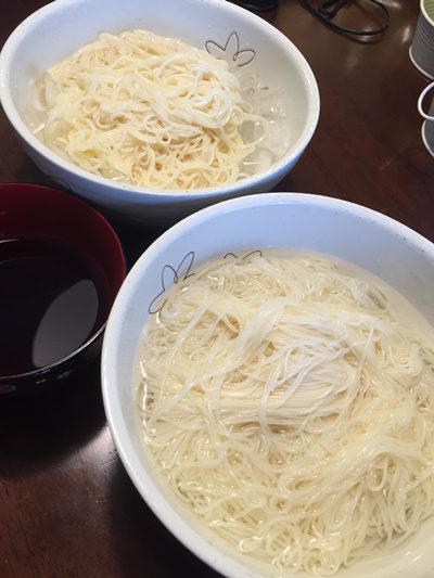 なかぶ庵の生そうめんと通常の乾麺のそうめんの食べ比べ