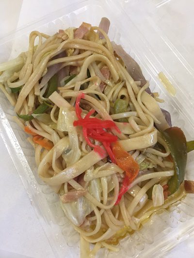南大東島のAコープで焼きそば発見