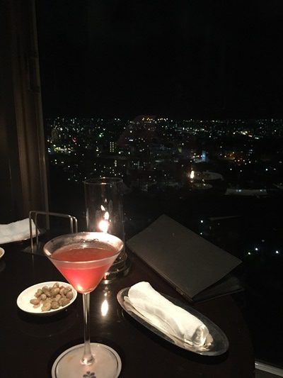 首里の高台から那覇の夜景が見えるバー
