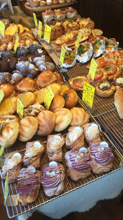 朝食は名護市のパン屋で