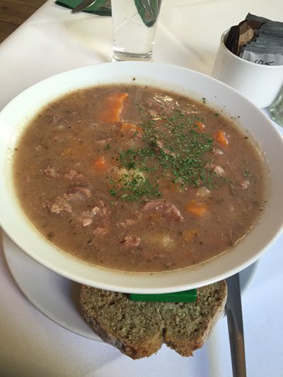 ランチに羊肉をじっくりと煮込んだアイリッシュシチュー