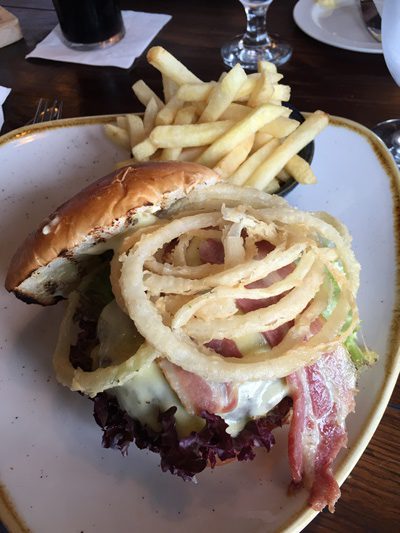 ランチはアイリッシュビーフバーガー