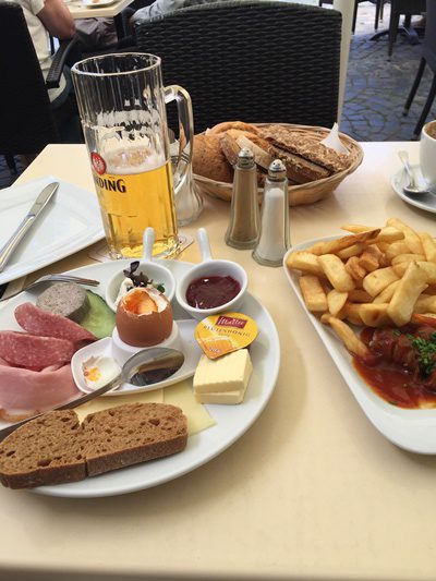 マインツで朝ビールとカリーブルスト