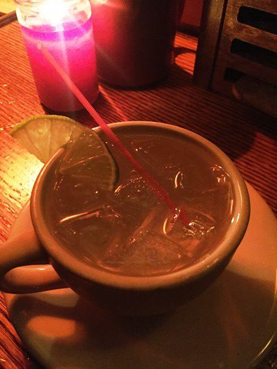 禁酒法時代の名残でティーカップでお酒が出てくるバー