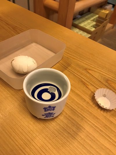 伊勢神宮の御料酒の白鷹を立飲み