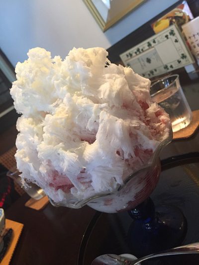 粒々いちごミルクのかき氷