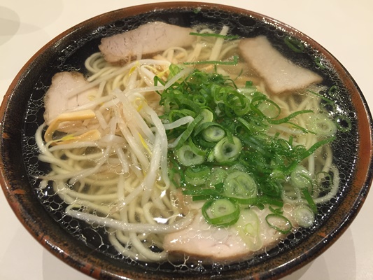 呉の老舗の澄んだスープの中華そば