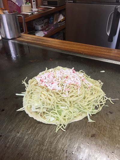 牛や豚のミンチを入れたお好み焼きの府中焼き