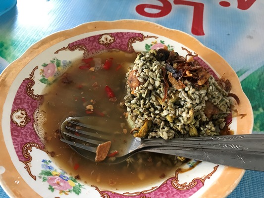 スラバヤ料理のクパン・ロントン