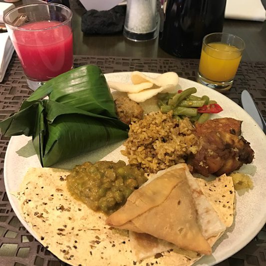 ジャカルタ二度目の朝食ビュッフェはご飯類（ナシ）をいろいろ
