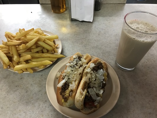 夜食にロードアイランド名物ニューヨークシステムとコーヒーミルク