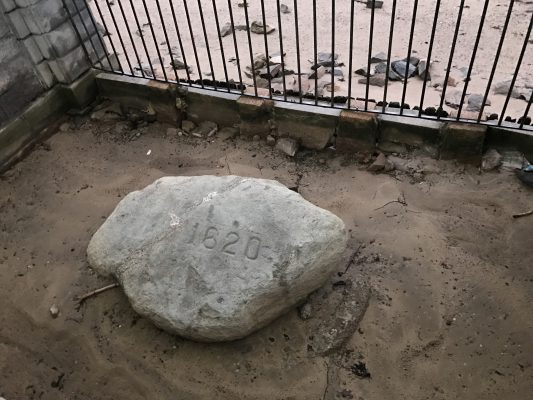 ピルグリム・ファーザーズが最初にアメリカの大地を踏んだ岩