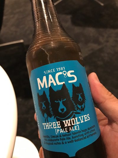 来年の旅の行き先のニュージーランドのビールで乾杯