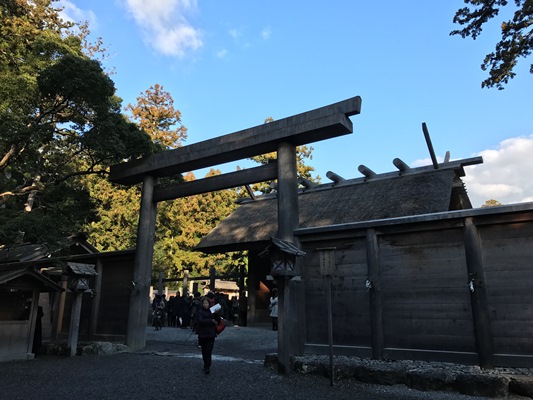伊勢神宮の参拝を外宮から