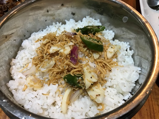 西部ジャワのスンダ料理の「ナシリウェット」