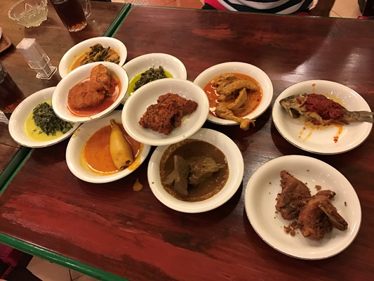 スマトラ島西部のパダン料理