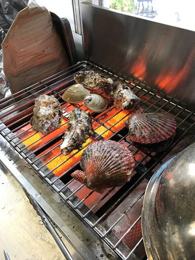 鳥羽駅前で貝三昧