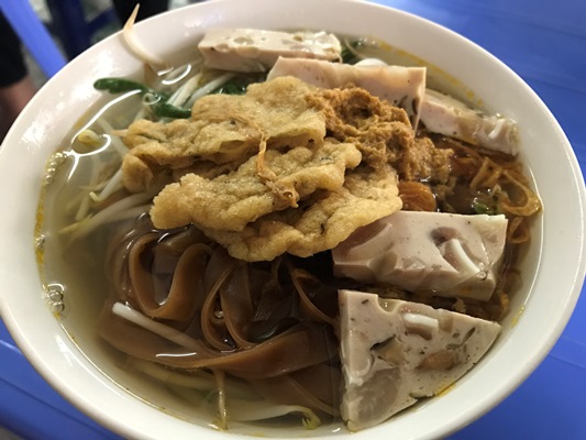 ハイフォン名物の蟹汁麺「バインダークア」