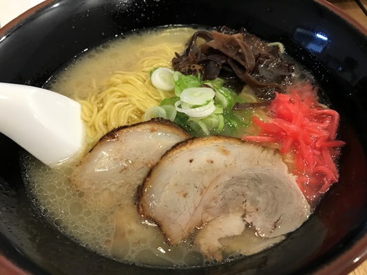 オークランドの対岸の町タカプナでラーメン