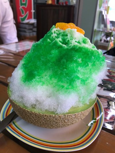 渥美半島の特産のメロンを使ったメロン付カキ氷