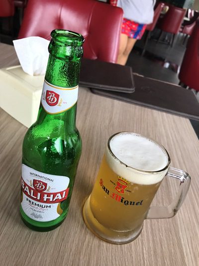 バリハイビールと王室風アヤムゴレン